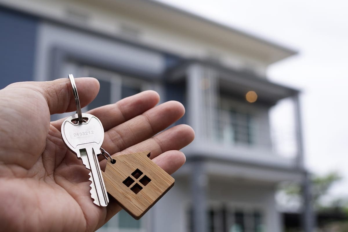 Landlord unlocks the house key for new home